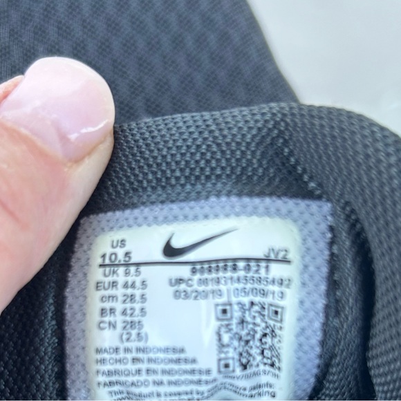 Nike Revolution 4 Men’s sneaker size 10.5 908988-021 - Picture 4 of 5